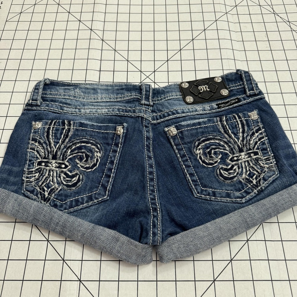 Miss Me Shorts Womens 29 Blue Denim Cuffed Hot Pants Fleur De Lis Pockets JP5187 - Picture 1 of 3